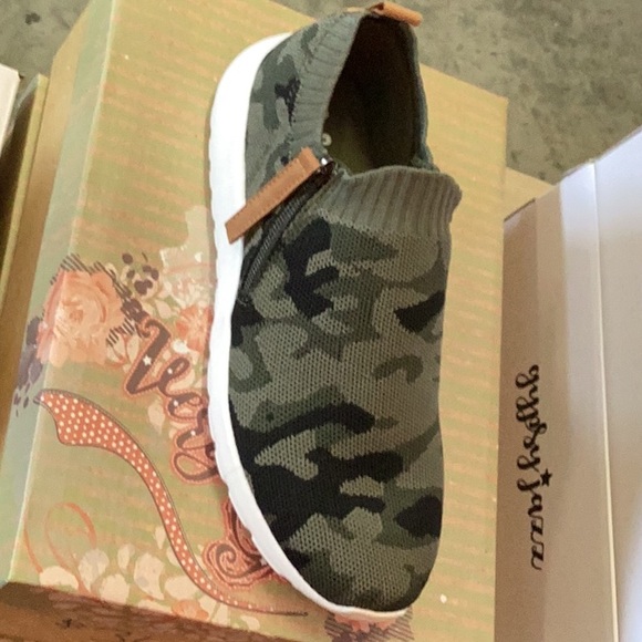 Very G Camo sprinter - Picture 2 of 2